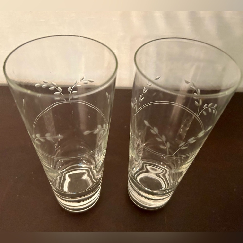 2 Etched Wheat Glasses / Pilsner glasses.